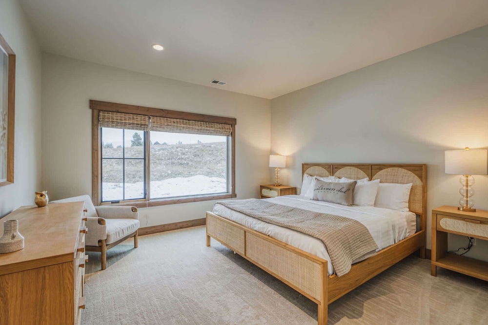 Wilderness Club Escape For 14!