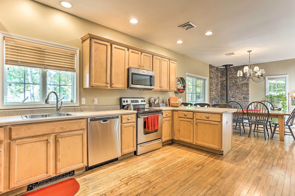Pet-friendly Grand Pine Bush Retreat on 2 Acres! - Property Image 28