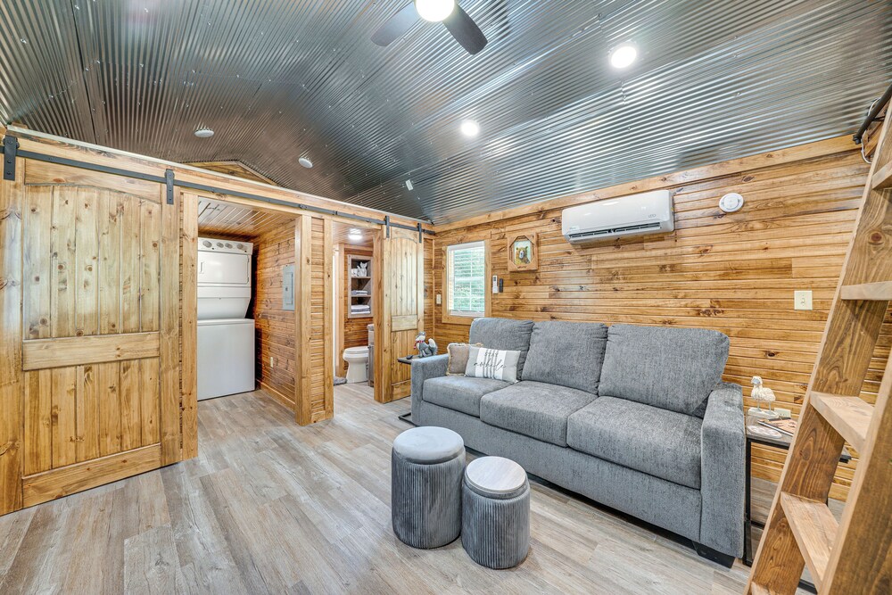 Couples Cabin in Broken Bow ~ 5 Mi to Downtown!