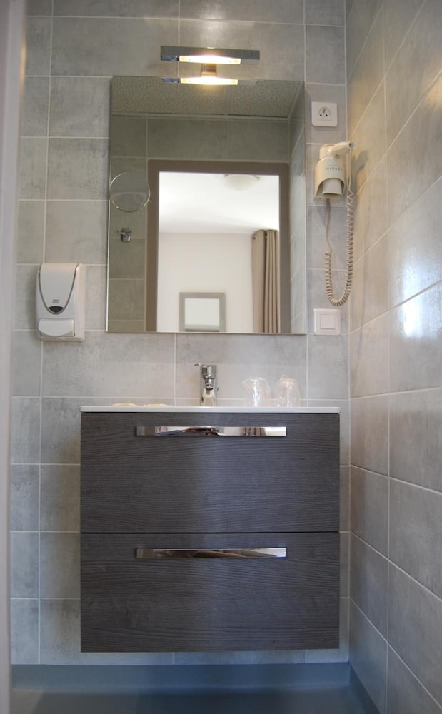 Rodez Vacations - Hotel du Midi - Property Image 12