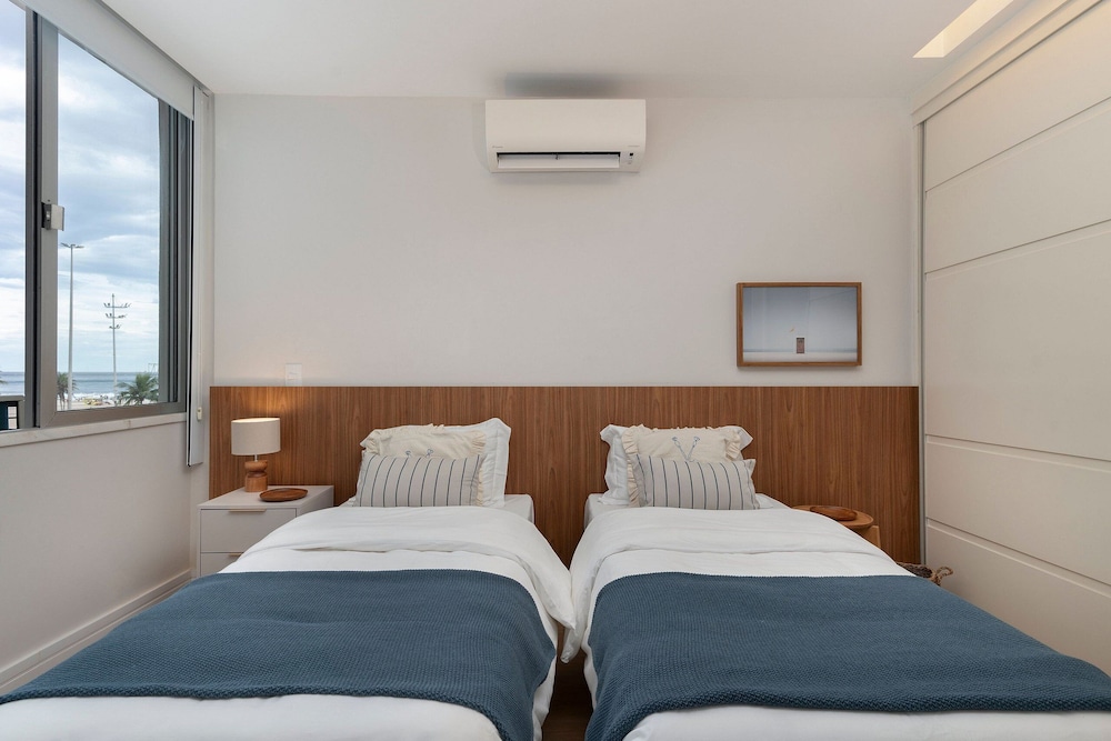 Copacabana – Av. Atlântica | 4 quartos, Vista Mar, 1 min praia de Copacabana - por Casapē Rio