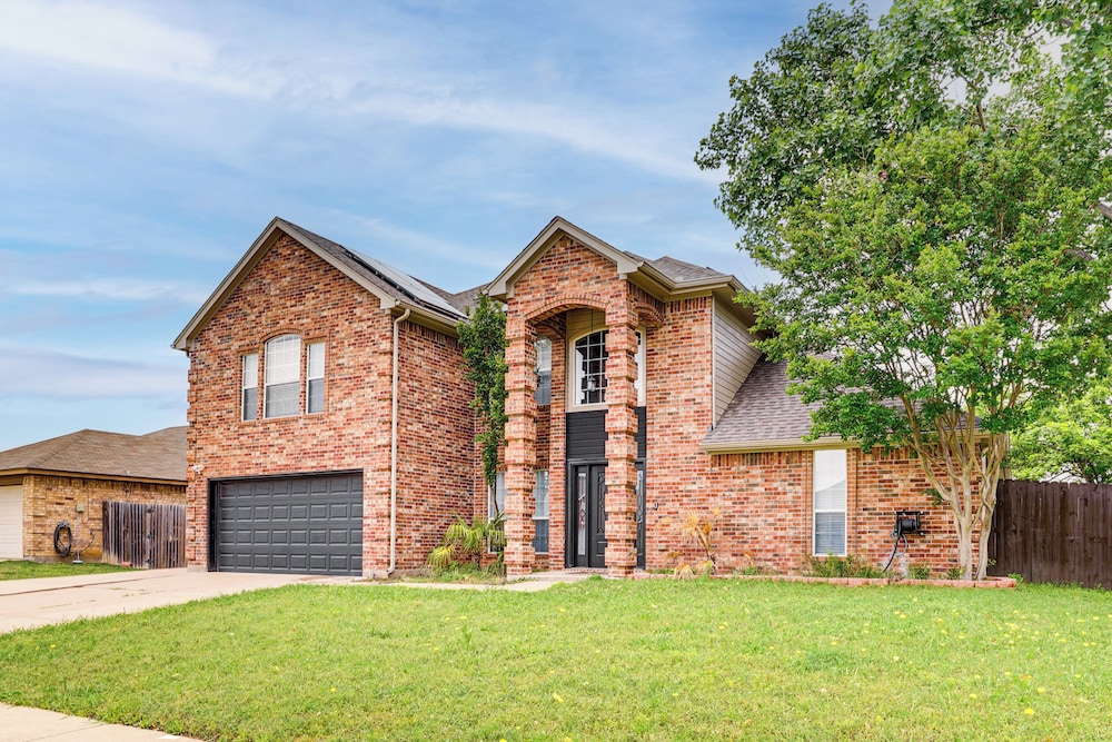 2 Mi to Old Town: Spacious Burleson Vacation Home