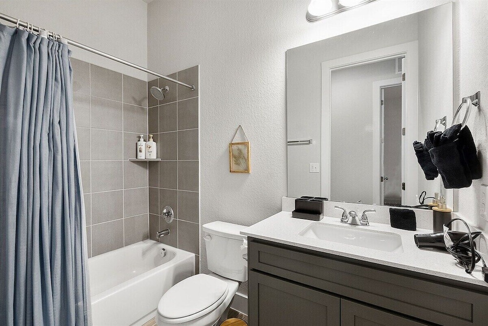 Spacious Cozy 4B Home in Frisco