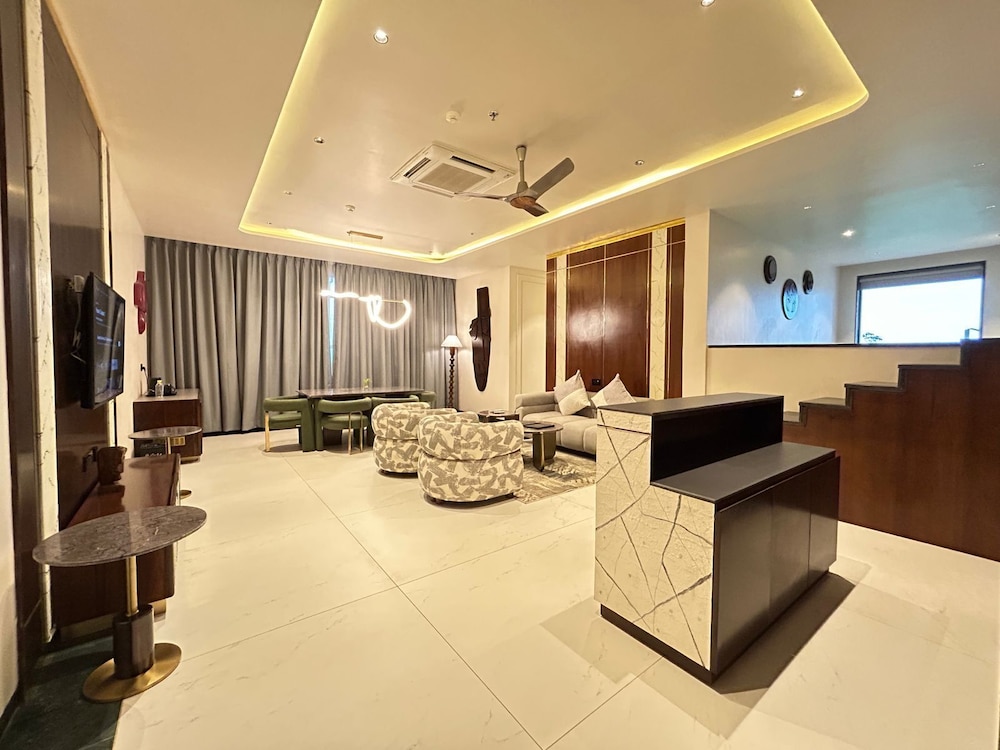Omaya Suites