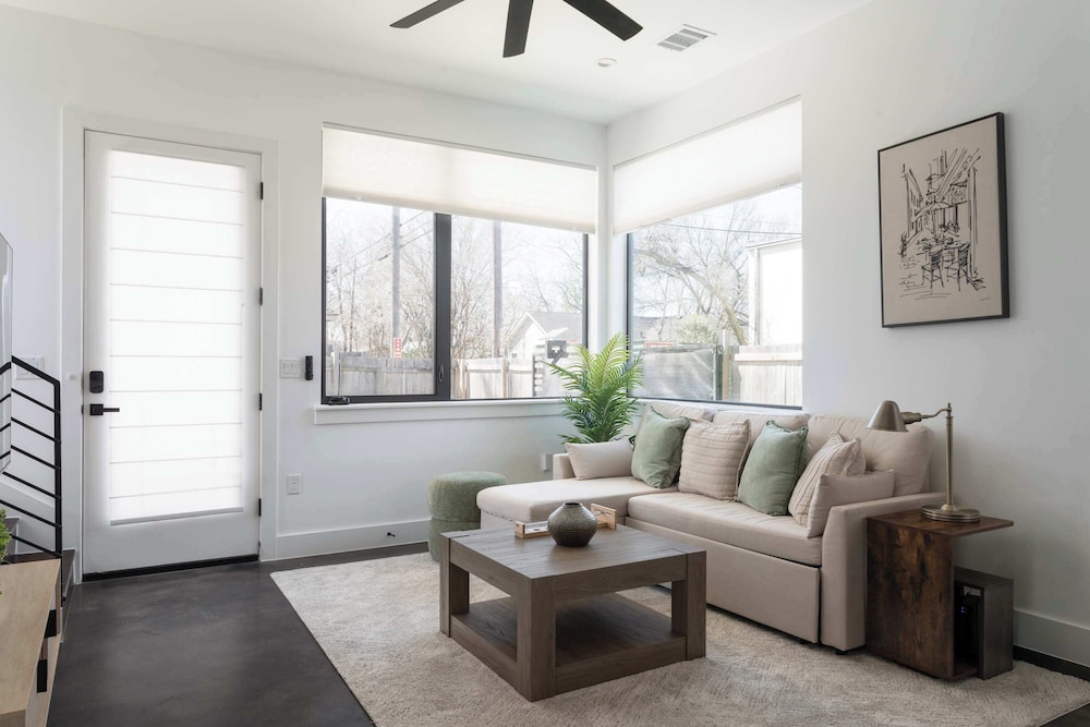 Upstay: Contemporary 2BR Retreat w Patio & BBQ