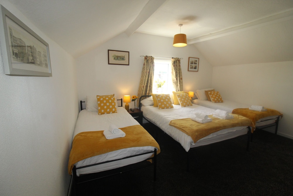 Rotherham Vacations - High Street House - Property Image 1