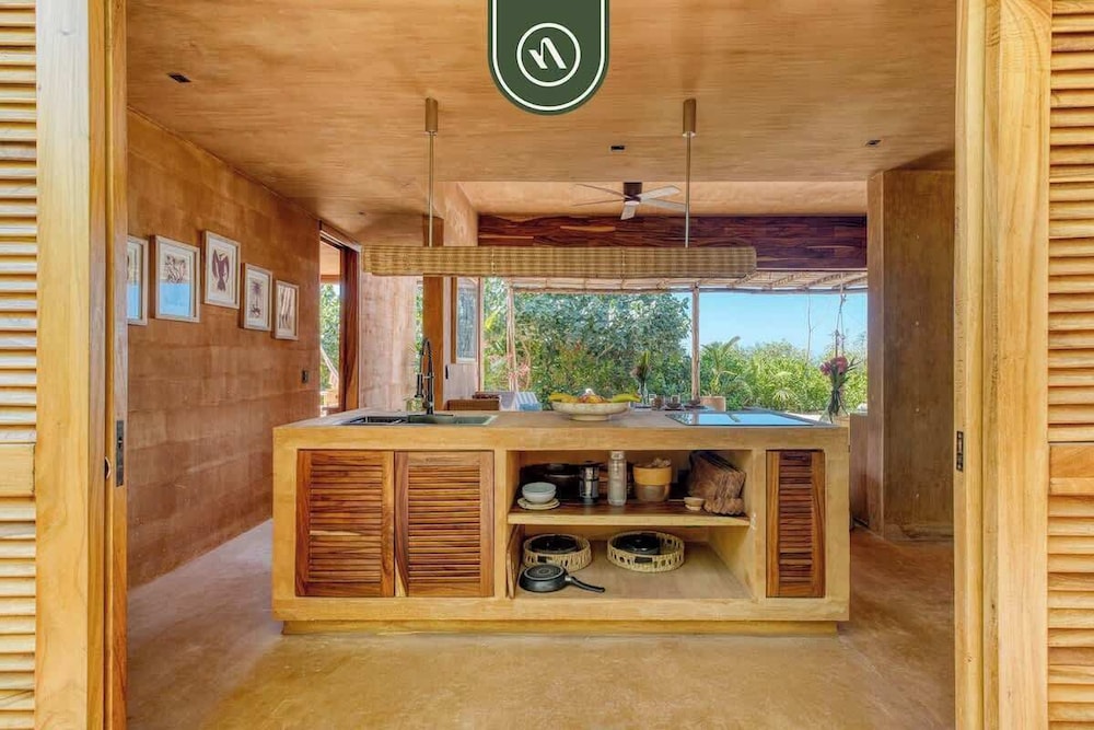Stunning Two-bedroom Ocean View House - Mazul