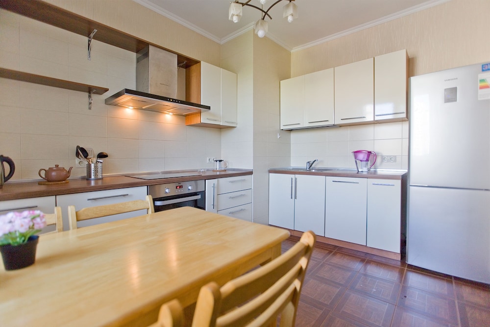 Hello Apartment on Kolomyazhskiy 26
