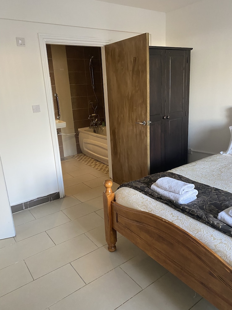 2 En-suite Bedrooms Flat in Kidlington ,oxford view 4