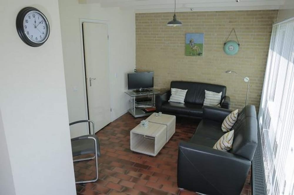 Bungalow With South-facing Garden