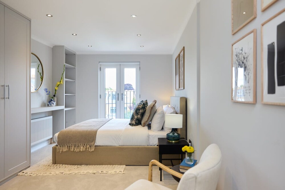 The Roehampton Place - Elegant 5bdr House With Garden Parking