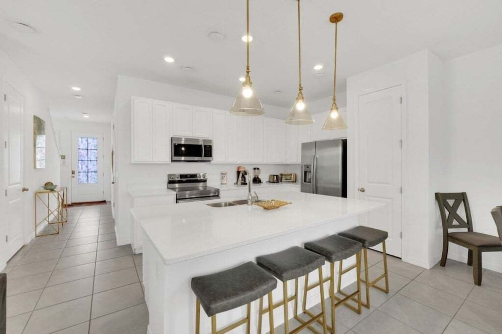 3 Beds 3 Baths Cozy Town Home 3 Bedroom Townhouse