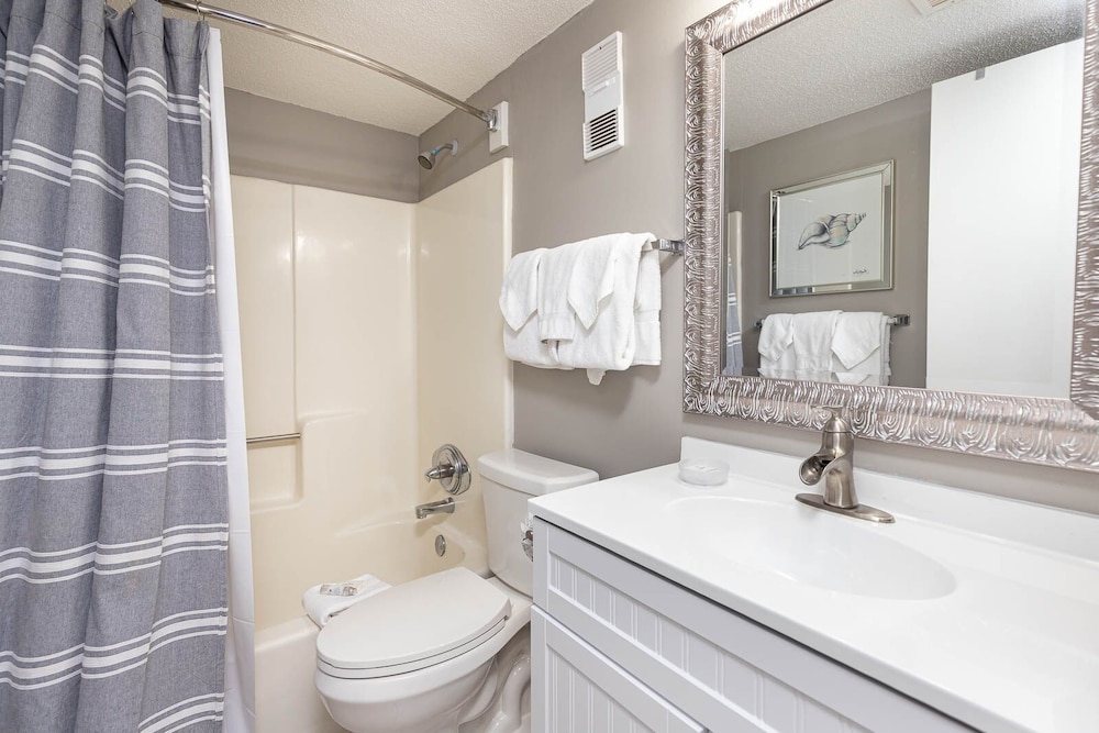 Island Winds West 670 3 Bedroom Condo