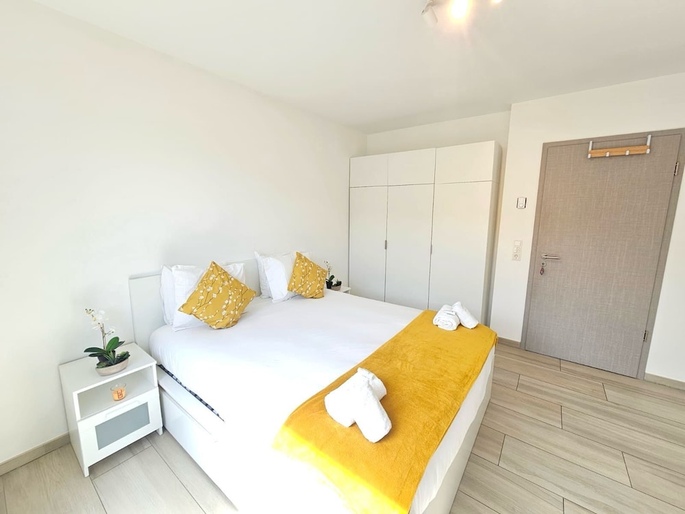 Stylish 3 BR with 2 terraces and parking