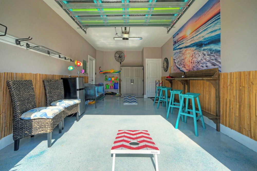 Sleeps 23, 2 Beachside Homes Resort Pool, Walk to the Beach, Balcony + Yard