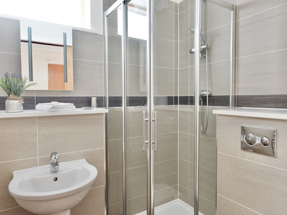 Your Space Apartments - Byron House