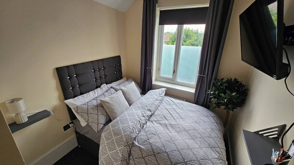 Charming 3-bedroom Home in Doncaster, Perfect for Family, Friends & Contractors