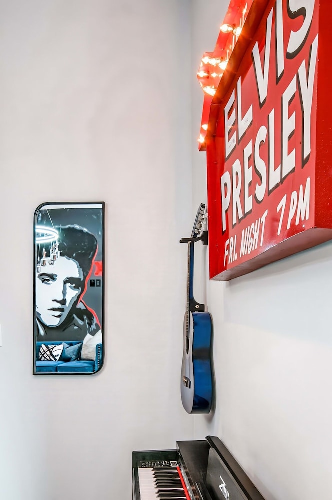 Elvis-themed 13 Beds Rooftop City Views