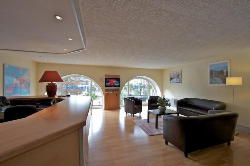 Pau Vacations - Hotel Le Bourbon - Property Image 1