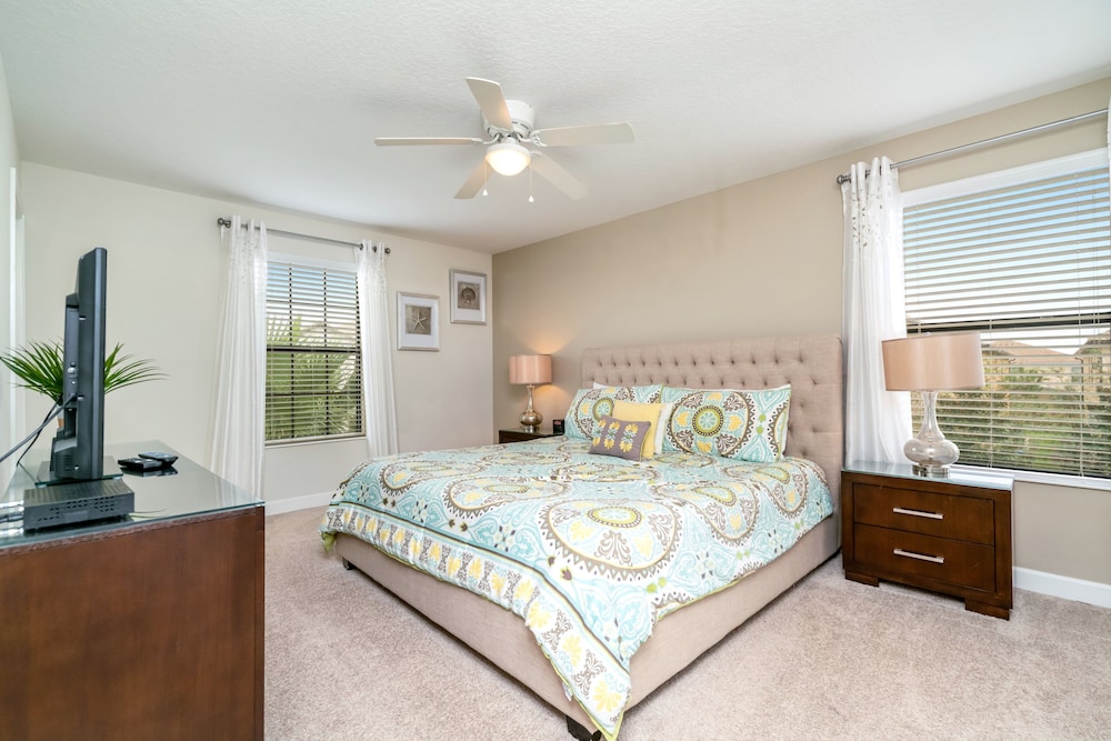 6bed 5Ba Villa Game Room Pool Spa