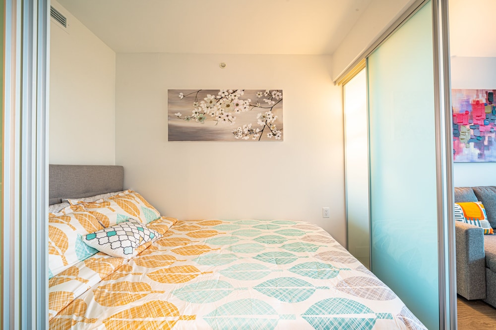 Charming Oasis Close to Airport & Downtown-1