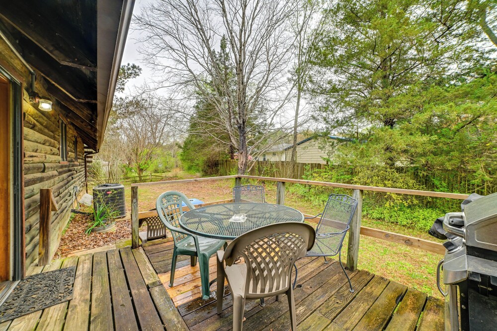 Game Room & Decks: Family Cabin in Springville!