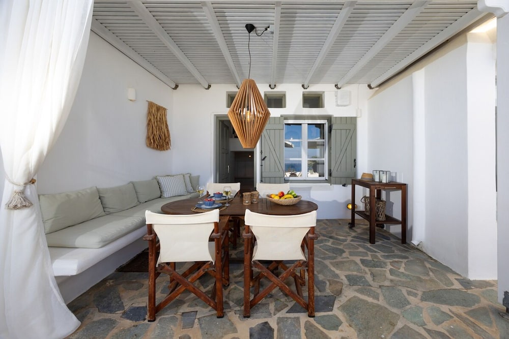 B4 Cycladic Home for 6 by the Beach