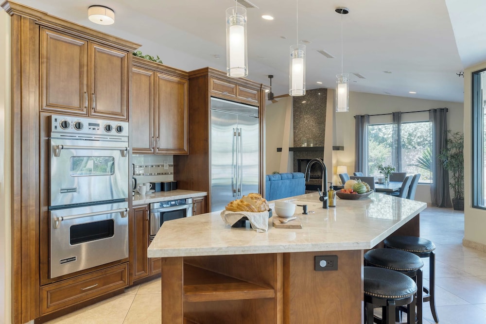 Luxe Scottsdale Oasis With Pool, Hot Tub, Firepit and Outdoor Lounge Avantstay