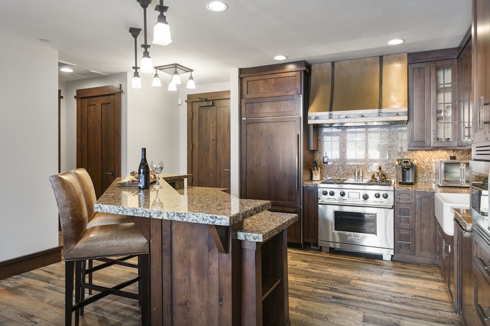 Arrowleaf Lodge- Two Bedroom #401 2 Condo