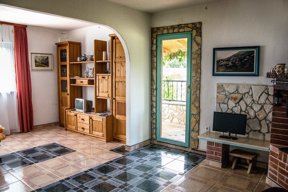 Apartment 1981 view 2