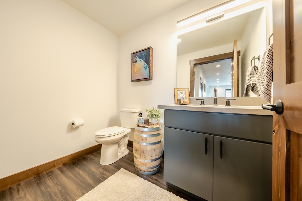 Downtown Penthouse Condo For 4!
