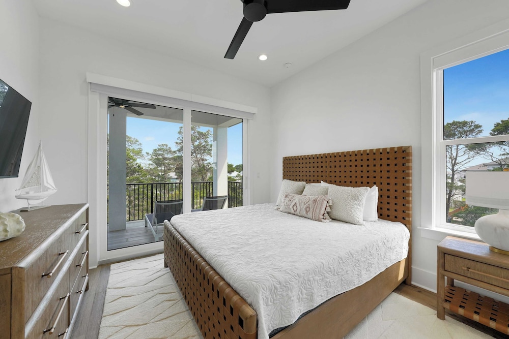 Sleeps 39 2 Luxe Homes w/ Free Golf Cart, Private Pool+spa 3 Blocks to Beach