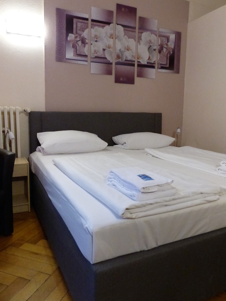 Hotel Pension Elegia am Kurfürstendamm