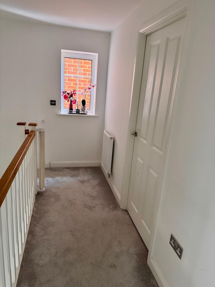 Luxurious Majestic 4 Bedroom- Free Parking