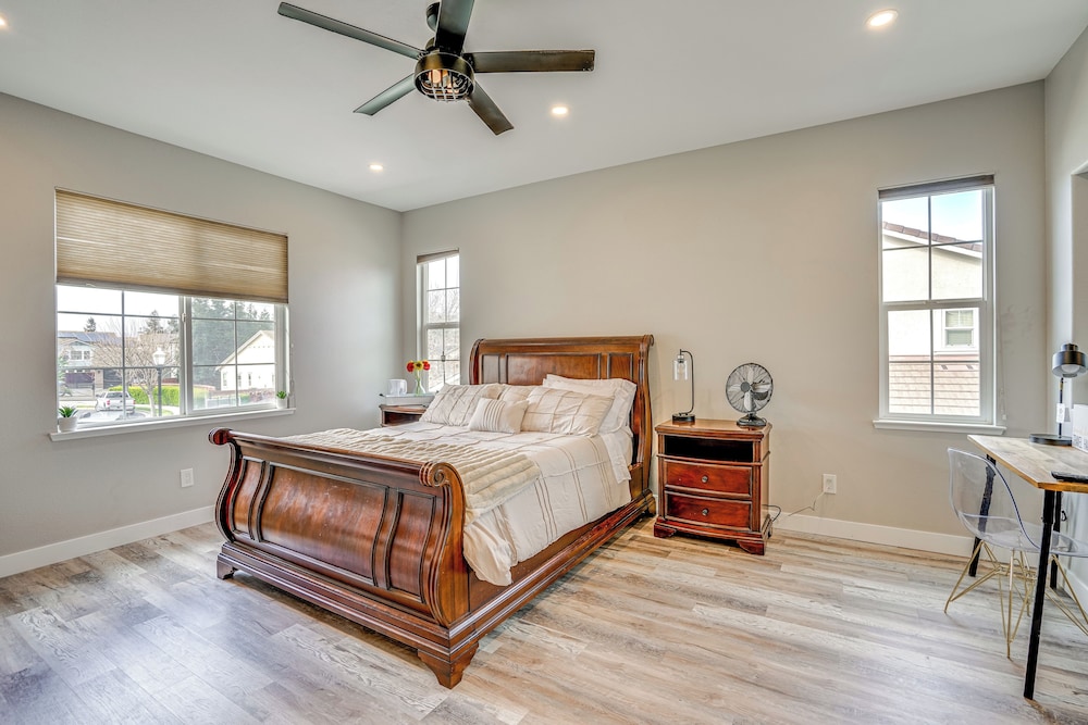 Pool & Hot Tub Access: Brentwood Getaway!