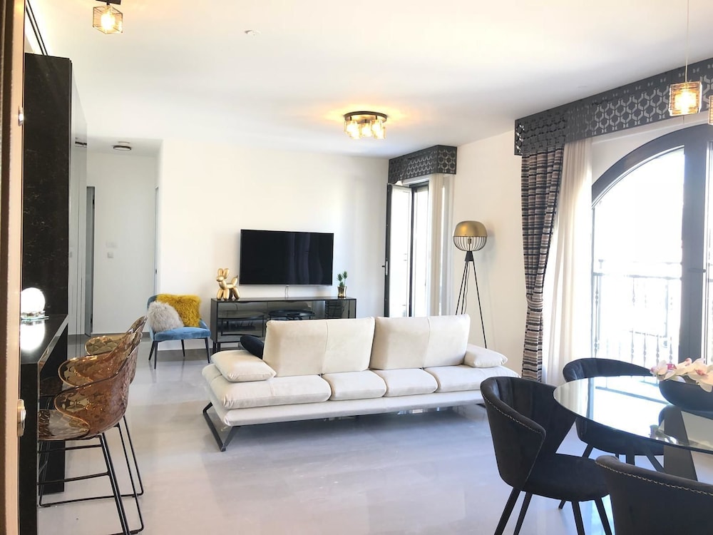 New Luxurious 2BR front old city Legacy