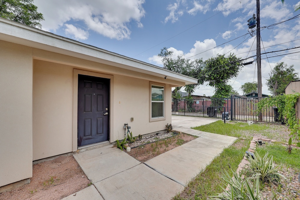 1 Mi to Dtwn Mcallen: Convenient Home Near Parks