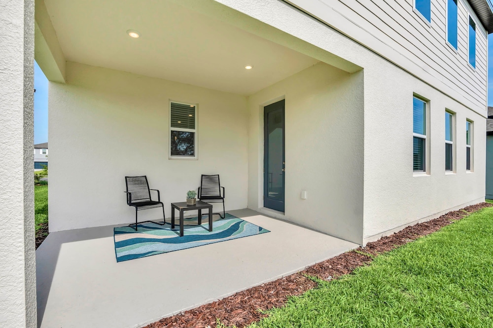 Upstay - Spacious Lakefront Home Near Disney view 4
