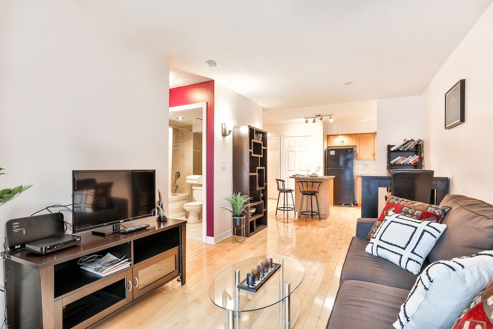 Lovely Homestyle Condo - Image 4