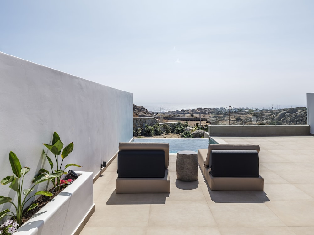 Evi Suites & Villas