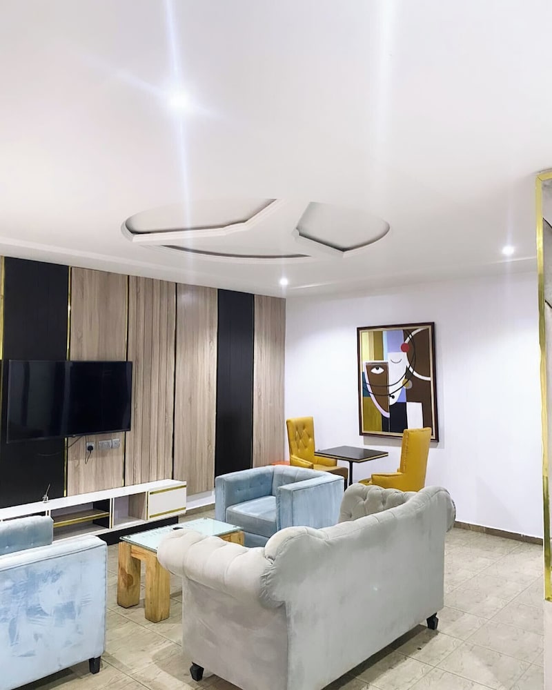Villa Maxili Hotel and Apartment