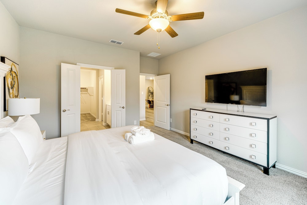 Pool Access: Modern Retreat in Lowry Crossing!