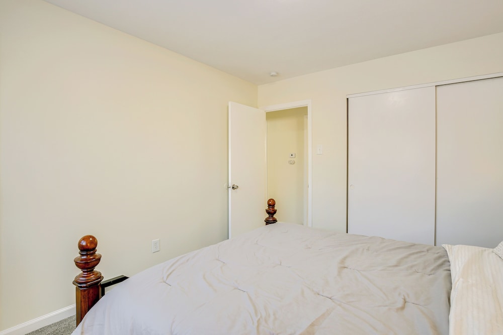 9 Mi to Forest Park: Pet-friendly Home in St Louis