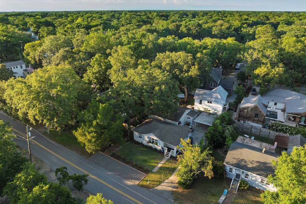 Arsenal Buyout by Avantstay 2 Homes Near Sullivans Island w/ Outdoor Dining
