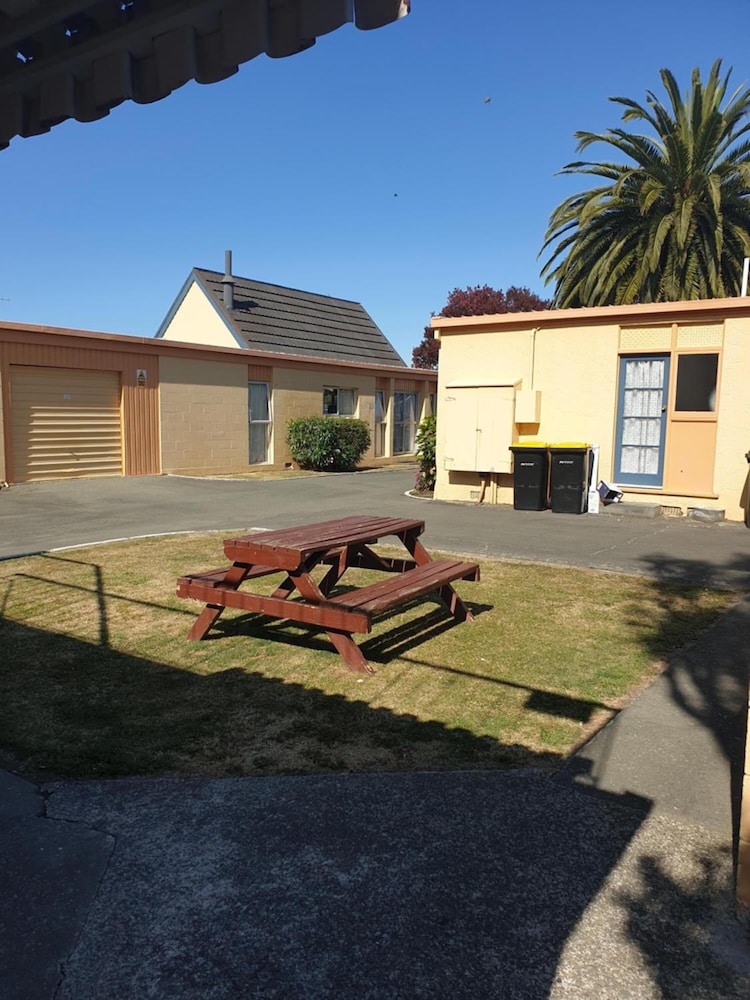 Milton Chalet Motel