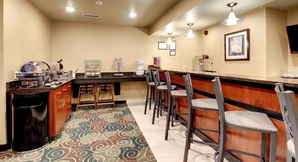 Cobblestone Inn  Suites - Altamont - Property Image 6