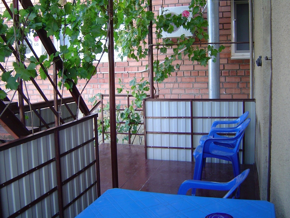 Guest House on Chernomorskaya Ulitsa