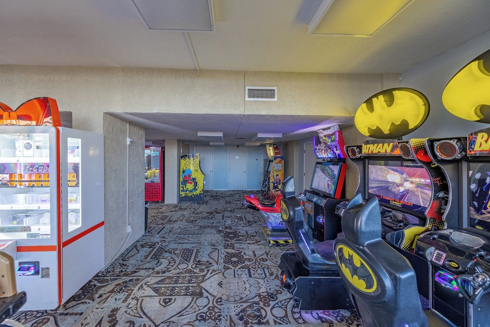 2BR Condo in Edgewater Resort With Golf, Tennis, Pools & Free Tram Service!