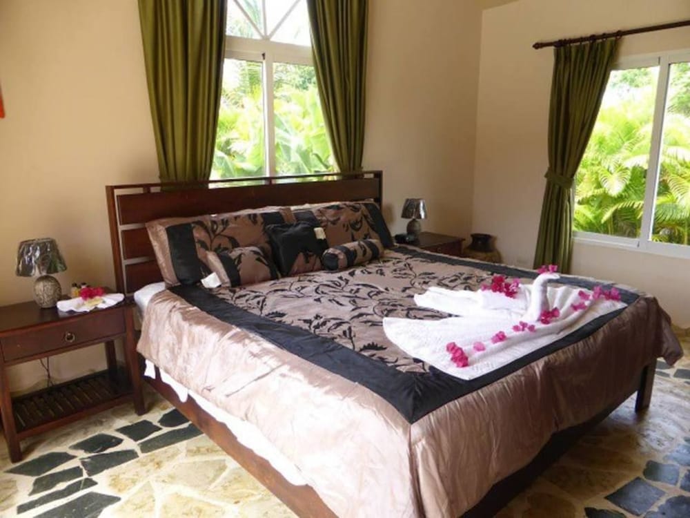 Elegant and Private 4 Bedroom Villa view 3
