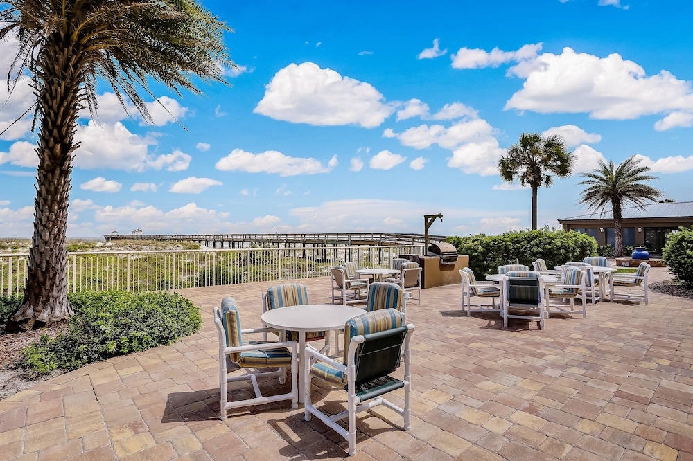 Fernandina Beach Vacations - Enchanting Ground Unit Condo Few Steps Away from the Ocean Side by RedAwning - Property Image 45
